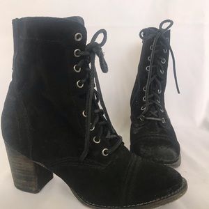 Black heel Steve Madden boots